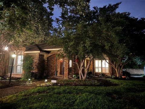 Single Family Residence in Dallas TX 14336 Regency Place.jpg