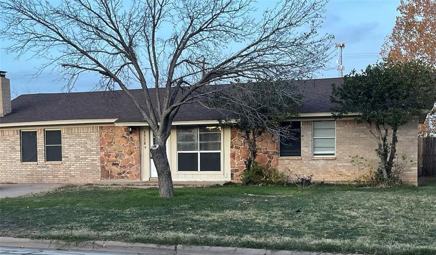 Large 4 bedroom or could be 3 bedrooms with 2 living areas.Close to the mall & Dyess Air Force Base. Call us today for an appointment. A house this size won't last long.