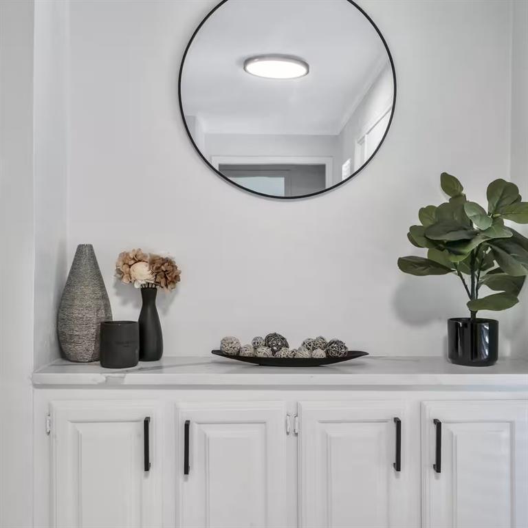 3402 S Glenbrook Drive