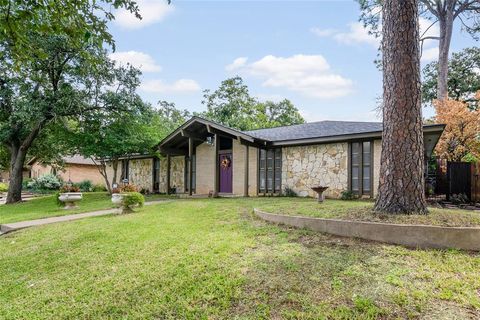 229 Brookview Drive Hurst TX 76054