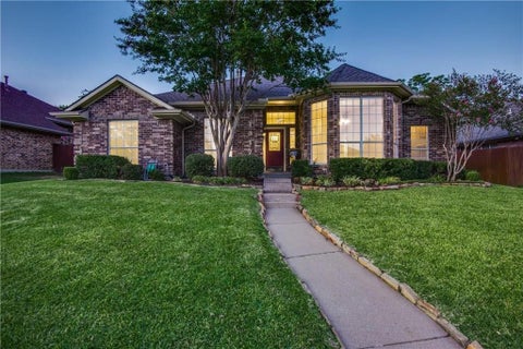 Photo of 1317 Savoy Drive, Carrollton, TX 75006 (MLS # 21324842)