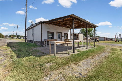 Photo of 500 E Sycamore Street, Bardwell, TX 75101 (MLS # 21356805)
