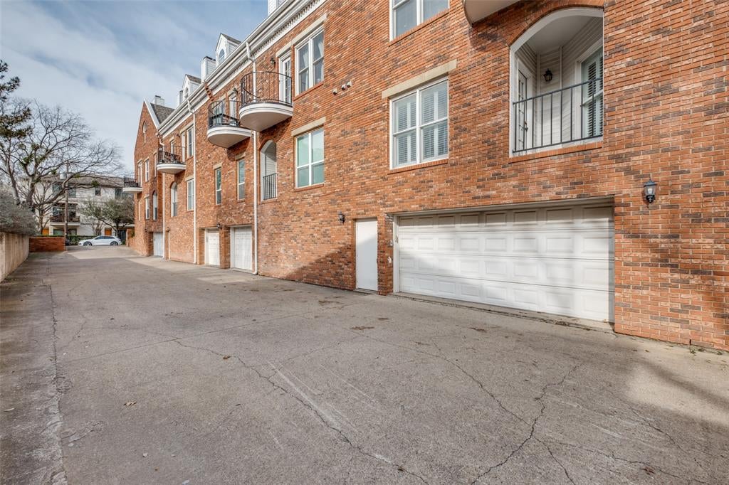 4034 Rawlins Street 102