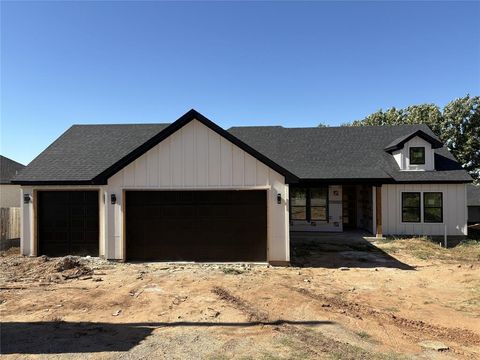 5812 Belaire Circle Granbury TX 76048