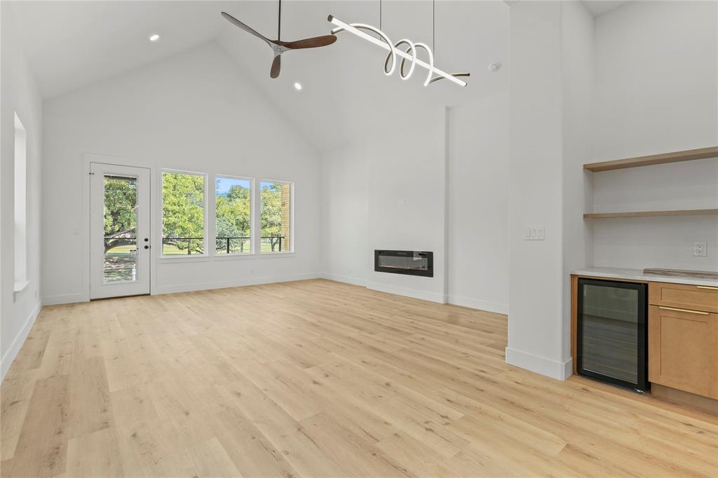 Val E Winstons Add - Residential