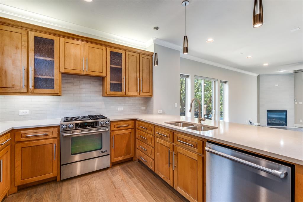 Richmond At Lakewood Condos - Residential