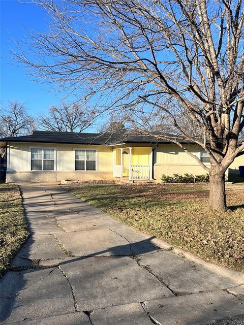 1435 Avenue B Graham TX 76450