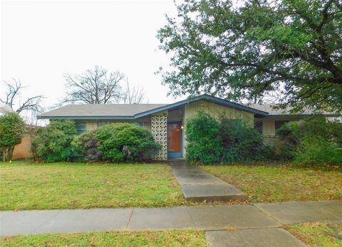 Photo of 1128 Thomas Street, Denton, TX 76201 (MLS # 21222945)