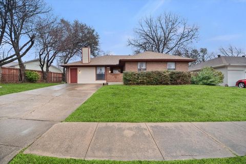 2305 Gilbert Circle Arlington TX 76010