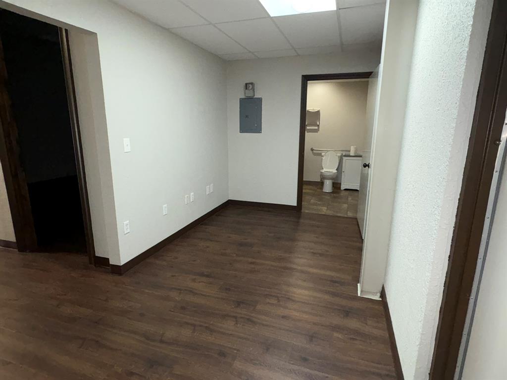 Hillcrest Square Sec I - Commercial Lease