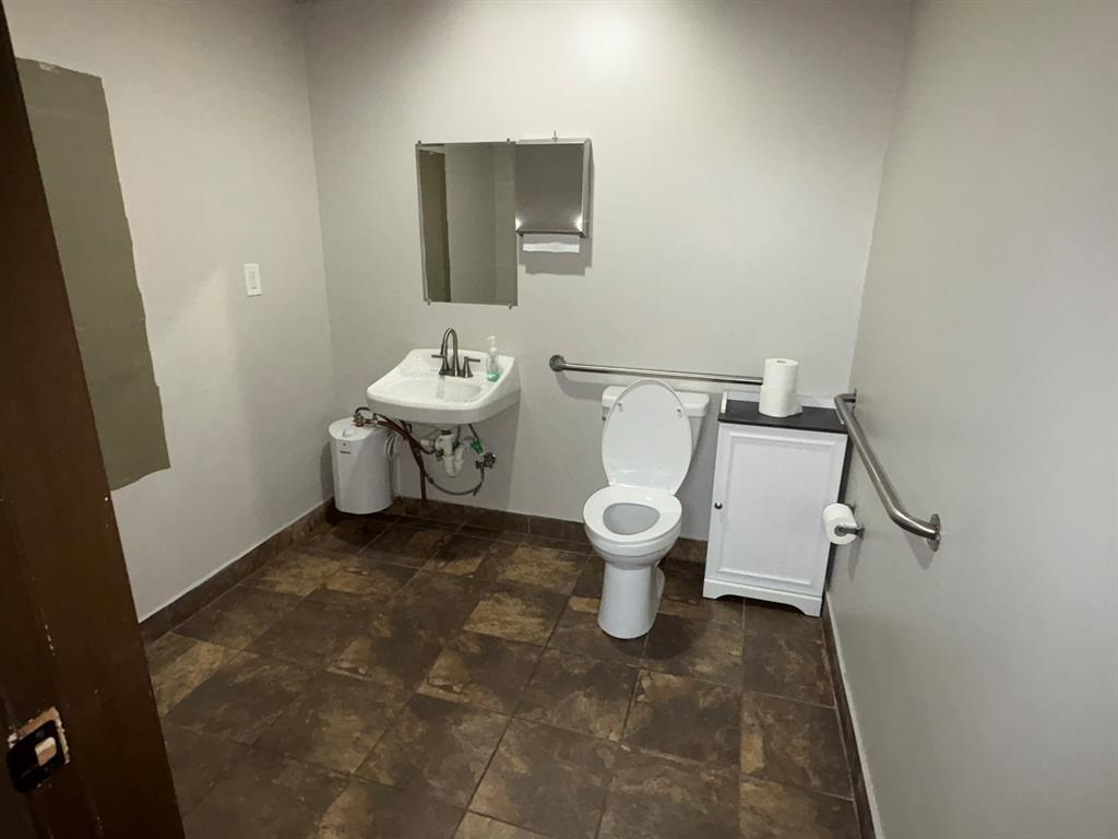 Hillcrest Square Sec I - Commercial Lease