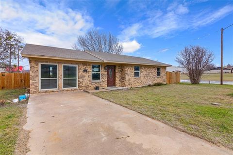 A home in Jacksboro