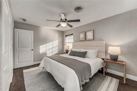 Tiny photo for 330 N Brighton Avenue, Dallas, TX 75208 (MLS # 21100358)