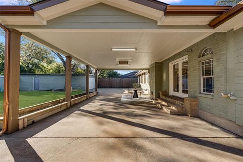 Tiny photo for 330 N Brighton Avenue, Dallas, TX 75208 (MLS # 21100358)