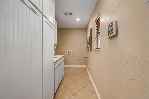 Tiny photo for 330 N Brighton Avenue, Dallas, TX 75208 (MLS # 21100358)