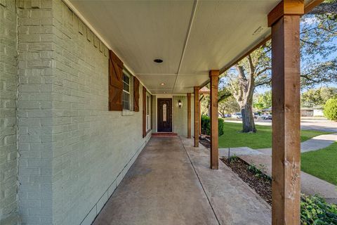 Tiny photo for 330 N Brighton Avenue, Dallas, TX 75208 (MLS # 21100358)