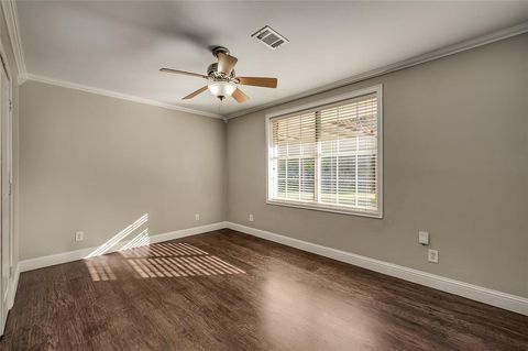 Tiny photo for 330 N Brighton Avenue, Dallas, TX 75208 (MLS # 21100358)