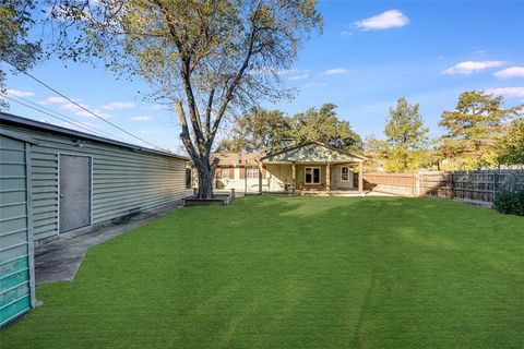 Tiny photo for 330 N Brighton Avenue, Dallas, TX 75208 (MLS # 21100358)