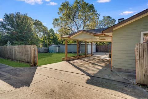 Tiny photo for 330 N Brighton Avenue, Dallas, TX 75208 (MLS # 21100358)
