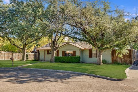 Tiny photo for 330 N Brighton Avenue, Dallas, TX 75208 (MLS # 21100358)