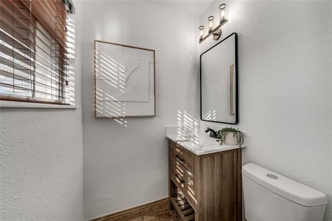 Tiny photo for 330 N Brighton Avenue, Dallas, TX 75208 (MLS # 21100358)