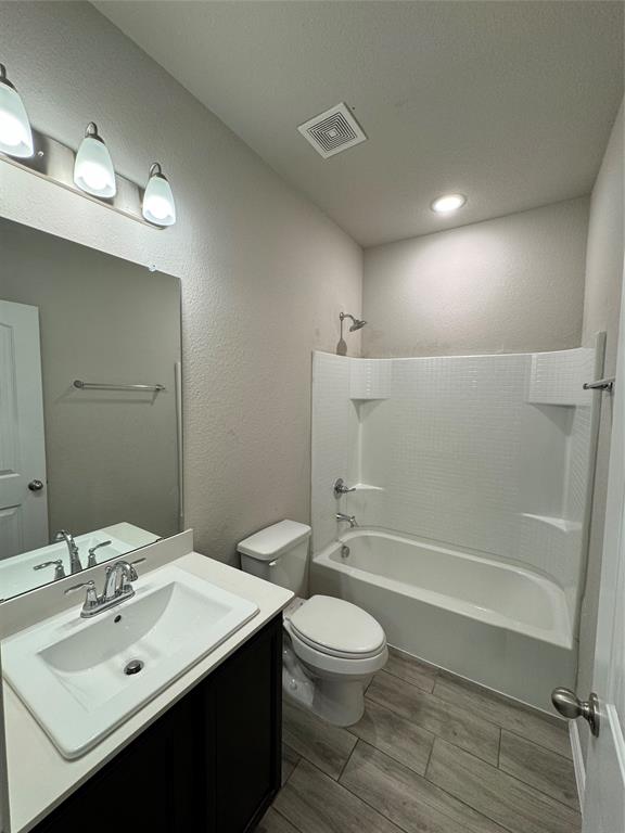 6033 Seguin Court