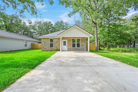 Photo of 6147 Shawnee Drive, Mabank, TX 75156 (MLS # 21230001)