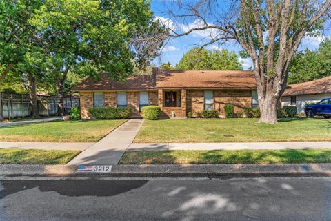 Photo of 3212 Dunes Street, Denton, TX 76209 (MLS # 21400635)