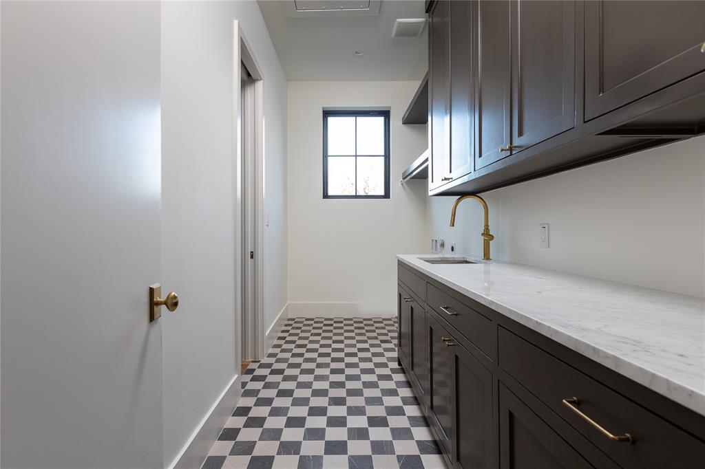 NORTH OAK LAWN - Residential