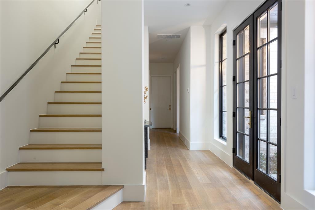 NORTH OAK LAWN - Residential