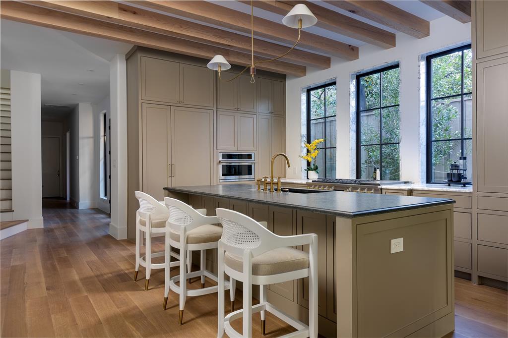 NORTH OAK LAWN - Residential