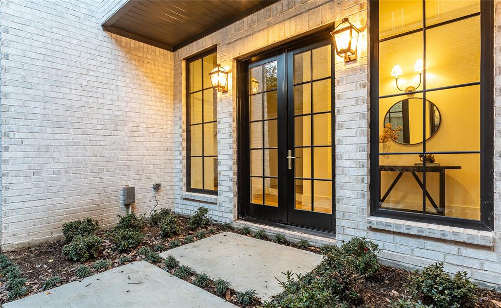 NORTH OAK LAWN - Residential