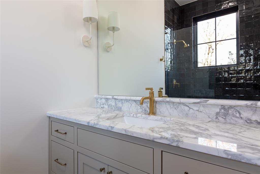 NORTH OAK LAWN - Residential