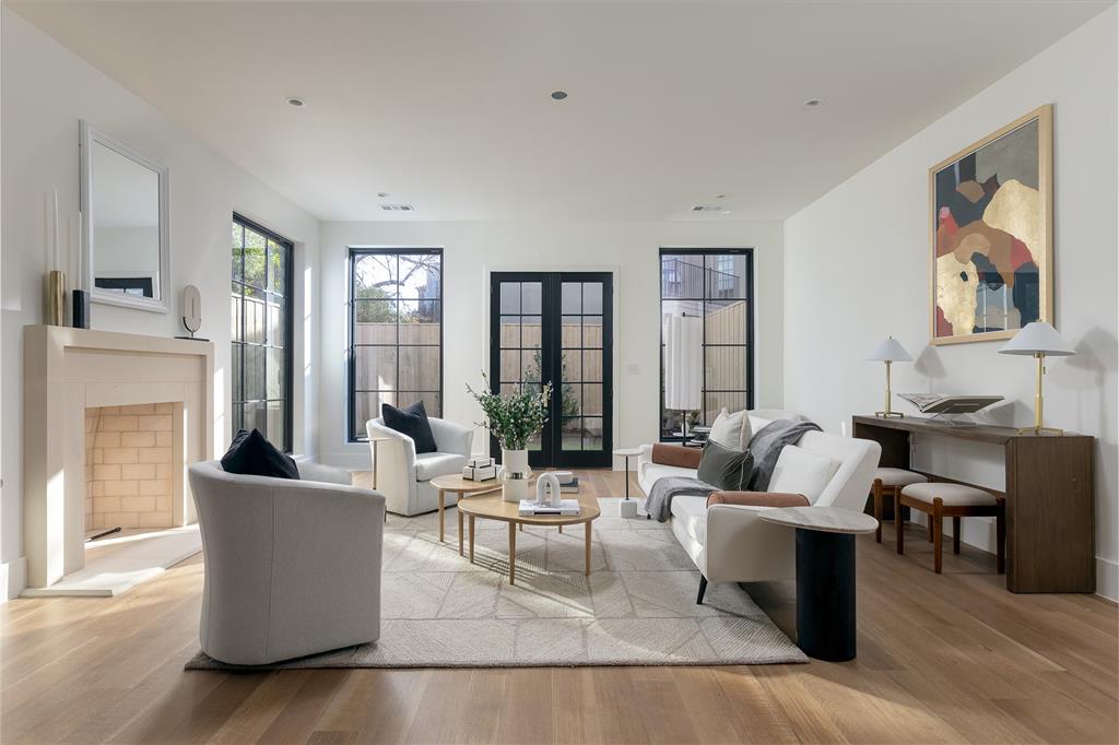 NORTH OAK LAWN - Residential