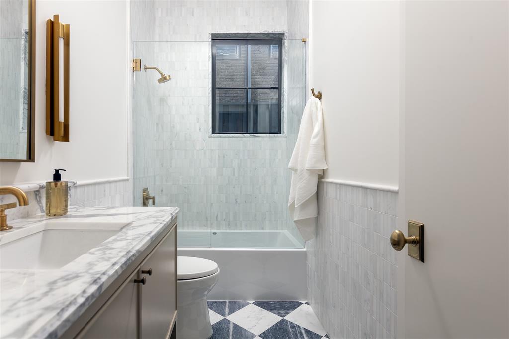 NORTH OAK LAWN - Residential