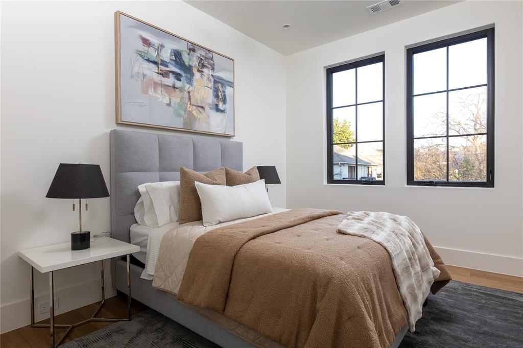 NORTH OAK LAWN - Residential