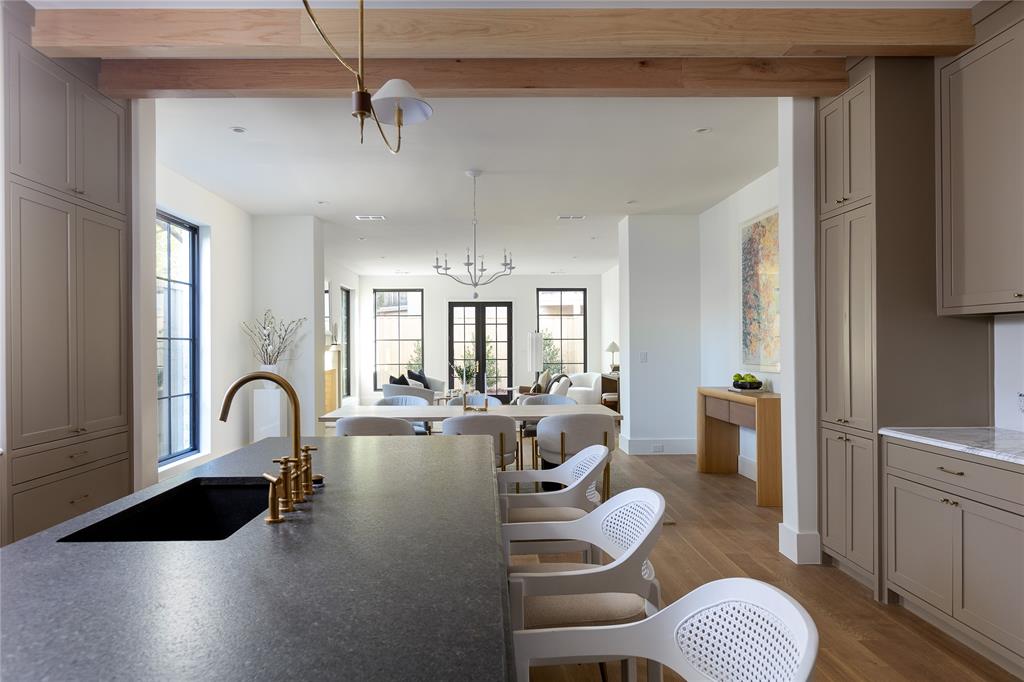 NORTH OAK LAWN - Residential