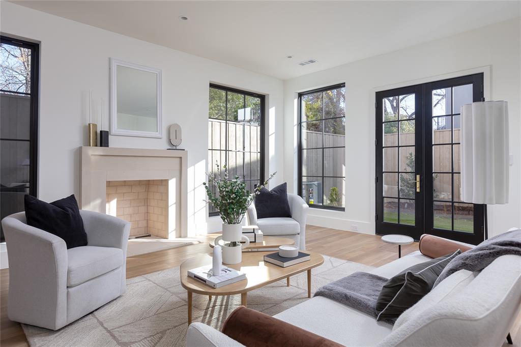 NORTH OAK LAWN - Residential