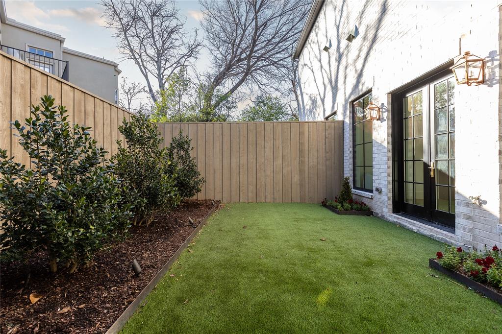 NORTH OAK LAWN - Residential