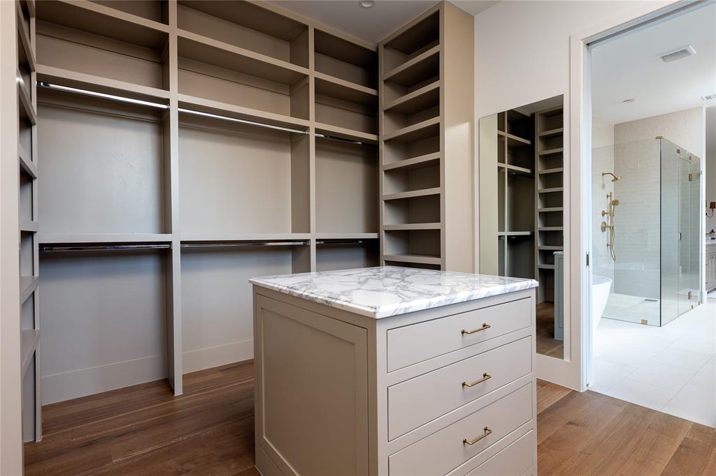 NORTH OAK LAWN - Residential