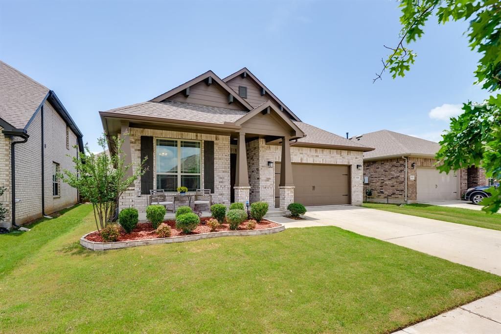 Photo of 1320 Rosebush Road, Aubrey, TX 76227 (MLS # 21271388)