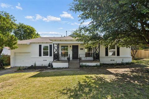 Photo of 714 NW 6th Street, Grand Prairie, TX 75050 (MLS # 21340090)