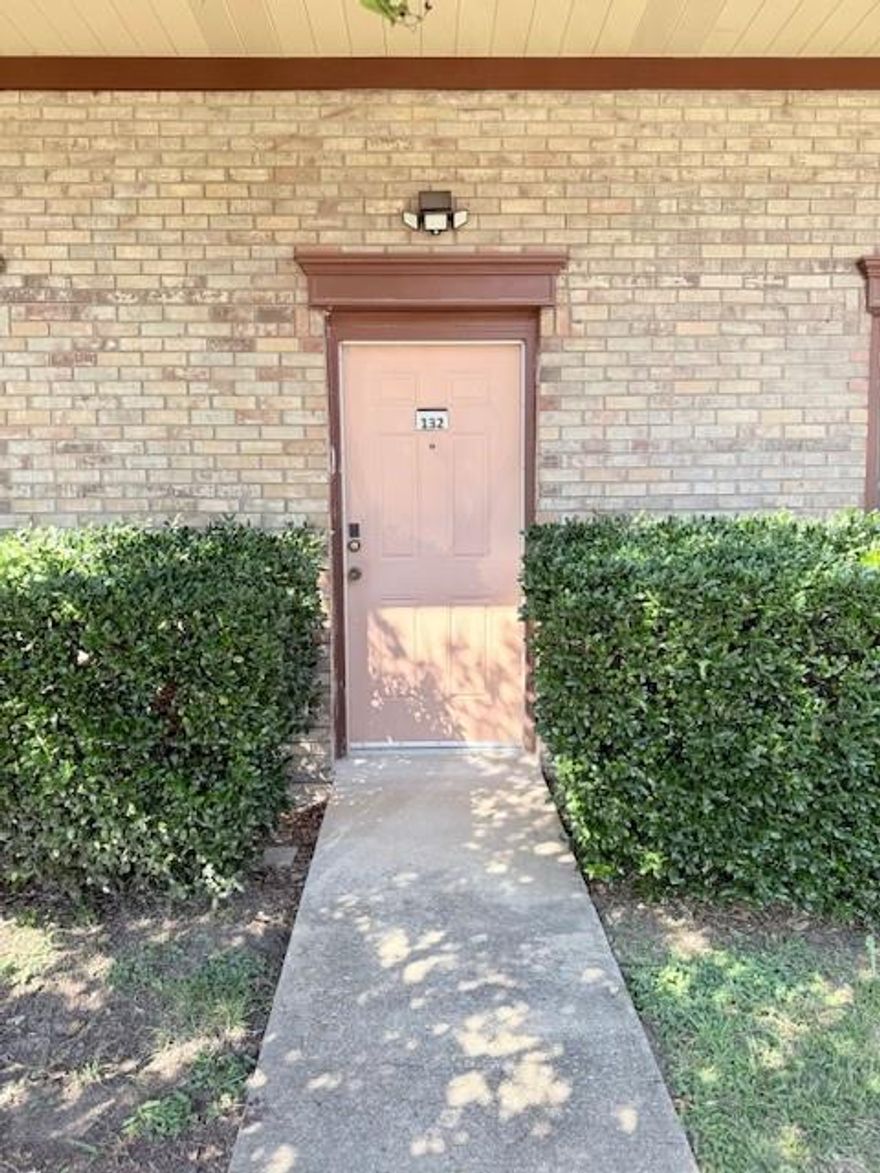 Versatile 835 sq ft commercial space with private exterior entrance—ideal for office, showroom, or other use. The layout includes a reception and lobby area, one private office, and open flexible workspace, offering a professional and welcoming environment for clients and staff.

Previously used as a showroom, this suite is well-suited for design, professional services, or creative businesses seeking high visibility and a functional layout.

Property Features:

835 SF total space

Private exterior entrance

Reception and lobby area

One private office

Open concept workspace

Large windows with natural light

Ample on-site parking

Professionally maintained building

Ideal for office, showroom, or client-facing business

Available now. Contact listing agent for lease terms or to schedule a private tour.