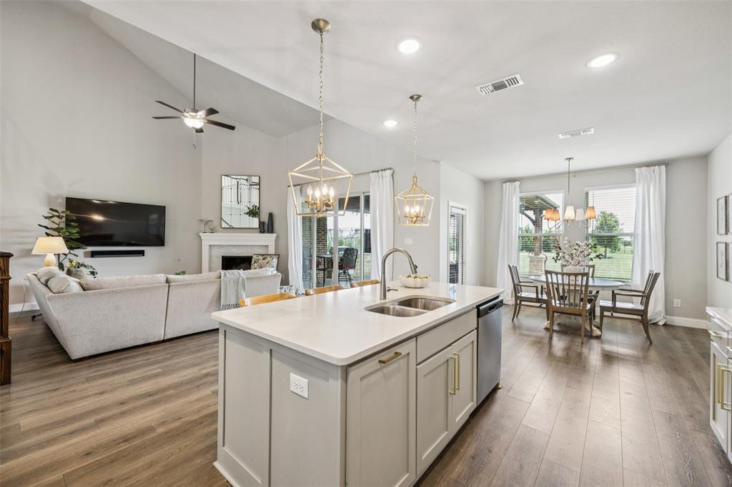 Gunter, Texas 75058, United States, 4 Bedrooms Bedrooms, ,5 BathroomsBathrooms,Residential,Active,171203