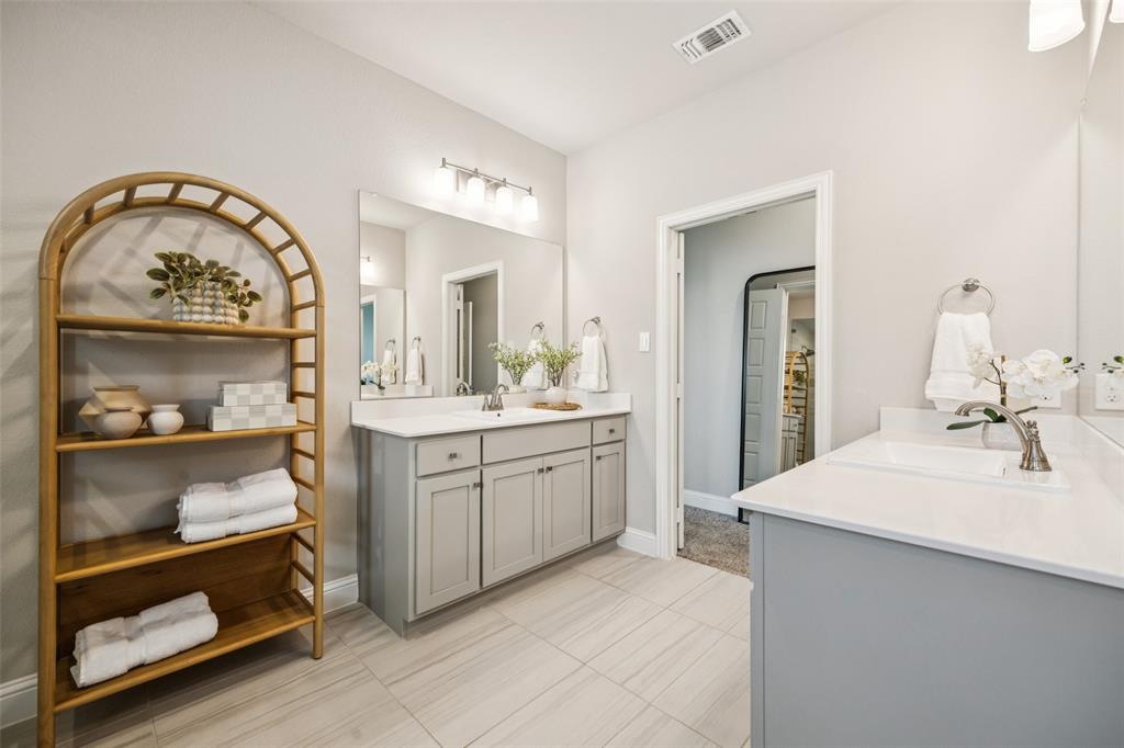 Gunter, Texas 75058, United States, 4 Bedrooms Bedrooms, ,5 BathroomsBathrooms,Residential,Active,171203