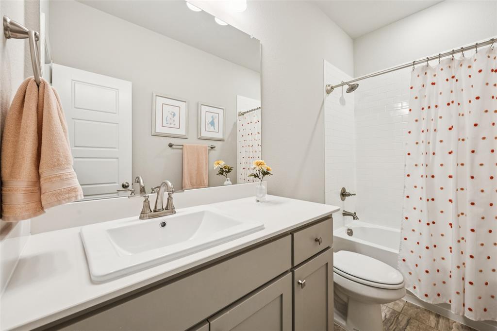 Gunter, Texas 75058, United States, 4 Bedrooms Bedrooms, ,5 BathroomsBathrooms,Residential,Active,171203