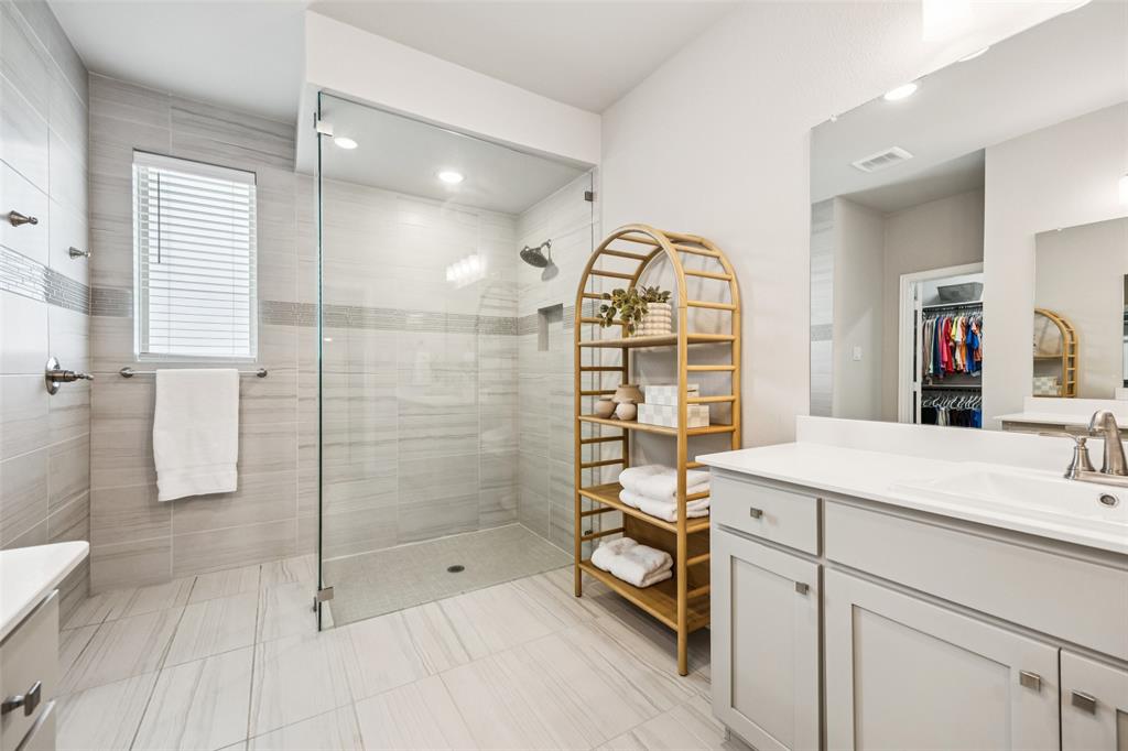 Gunter, Texas 75058, United States, 4 Bedrooms Bedrooms, ,5 BathroomsBathrooms,Residential,Active,171203