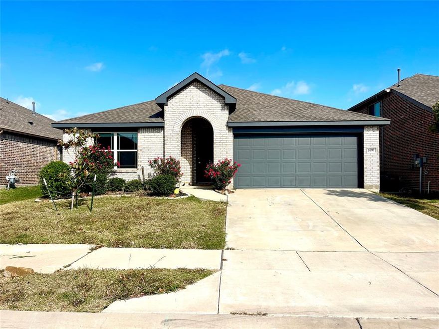 Welcome to 1097 Kingbird Lane in Alvarado, Texas! This well-kept home has 3 bedrooms and 2 bathrooms, all in an open floor plan. The kitchen is big and comes with modern stainless steel appliances. When you walk in, you'll find two bedrooms and a full bathroom on the left, great for kids or guests. The living room has large windows that let in lots of natural light. The main bedroom has its own bathroom with a large walk-in shower, two sinks, and a walk-in closet. The front yard is nicely landscaped, and the backyard is fully fenced for privacy. This home is in the Eagle Glen neighborhood, close to parks and sidewalks. It's also near Alvarado S Elementary School and Alvarado High School.