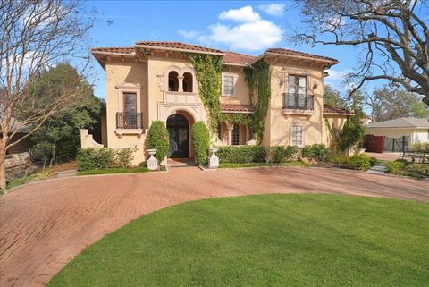 Photo of 6807 Lupton Drive, Dallas, TX 75225 (MLS # 21133181)