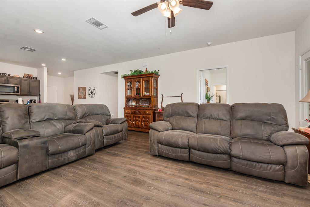 1112 Quaint Meadow